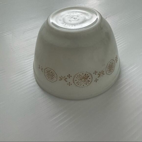 Pyrex 401 town and country small bowl, wear from use - Picture 5 of 10